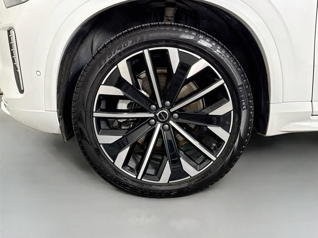 Used 2025 White Volvo Plus image 33