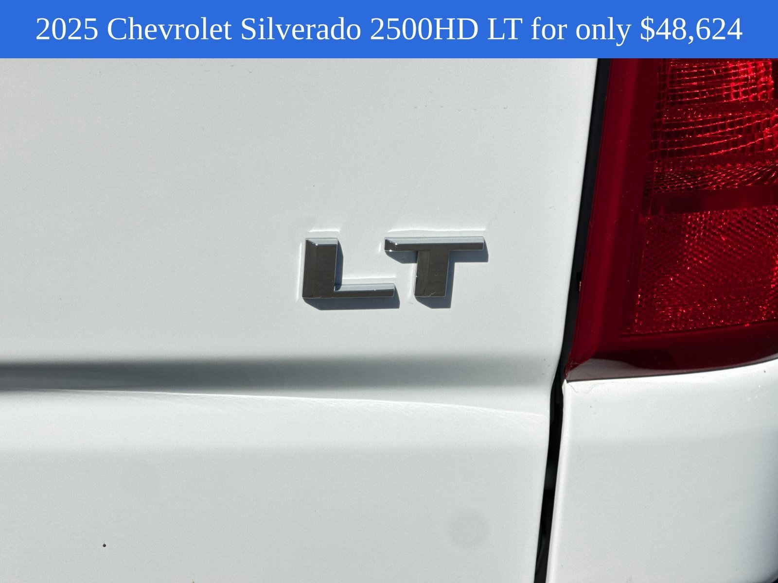 Used 2025 Summit White Chevrolet LT image 28