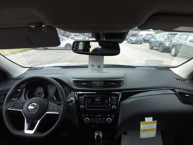 Used 2019 Gun Metallic Nissan SL image 15