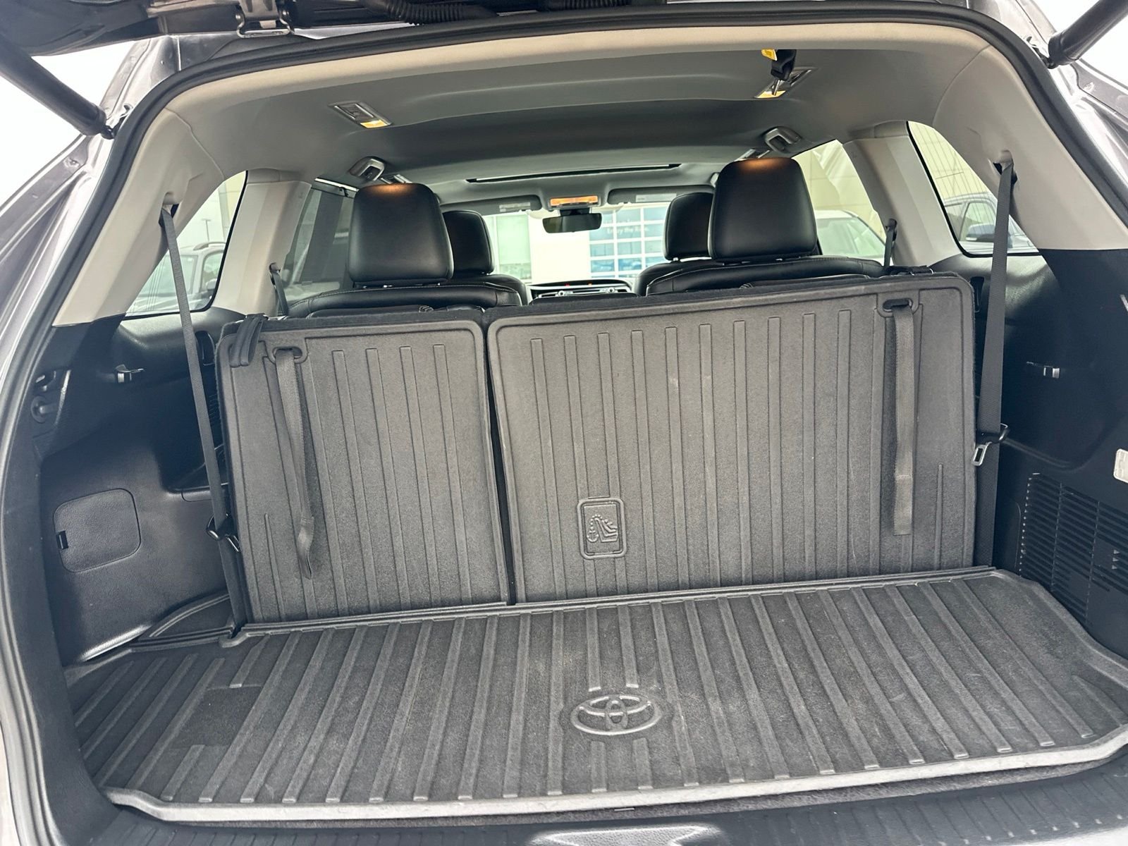 Used 2017  Toyota XLE image 32