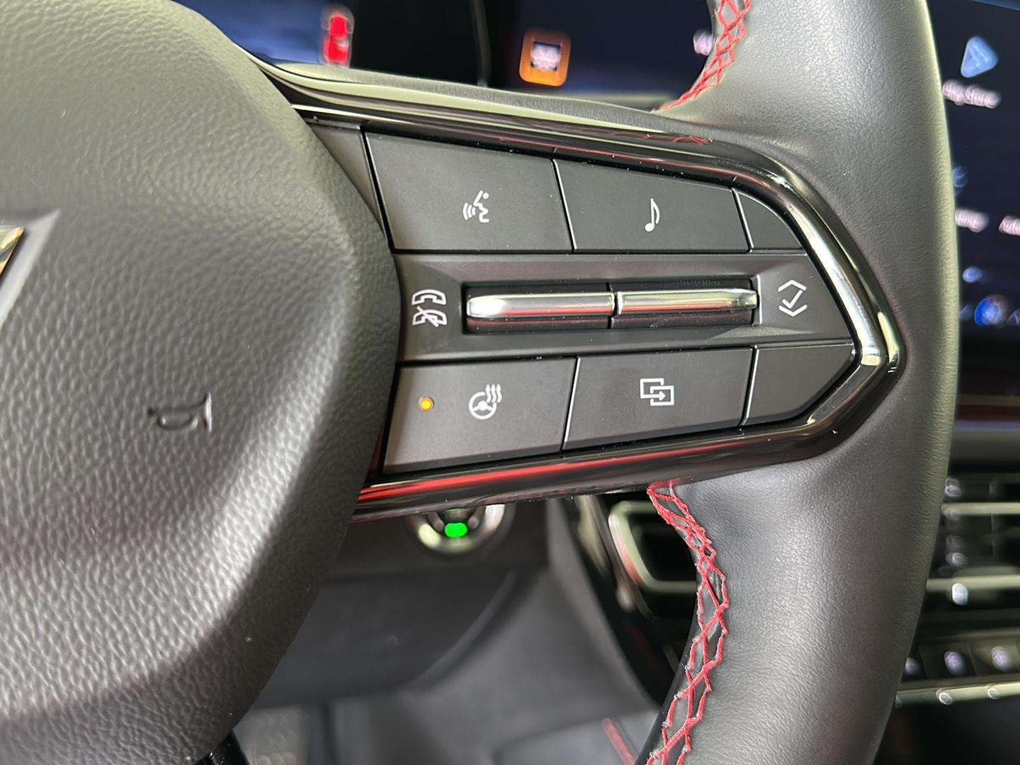Used 2026 Mosaic Black Metallic Chevrolet AWD RS image 18