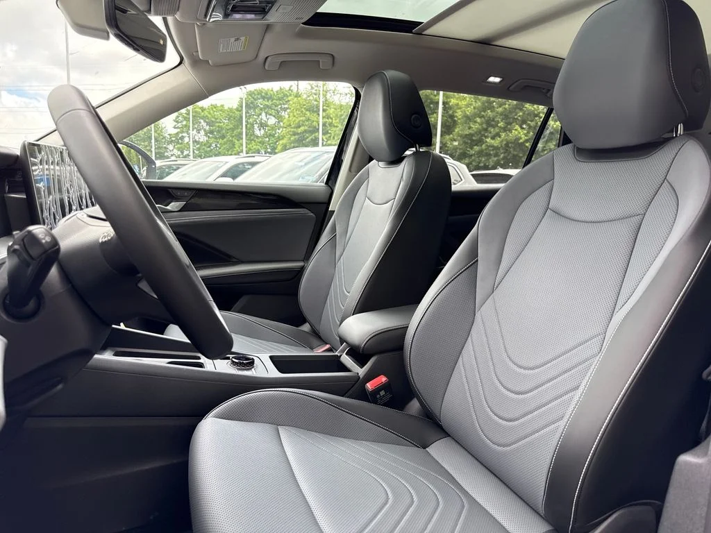 New 2026 Deep Black Pearl Volkswagen SE image 12