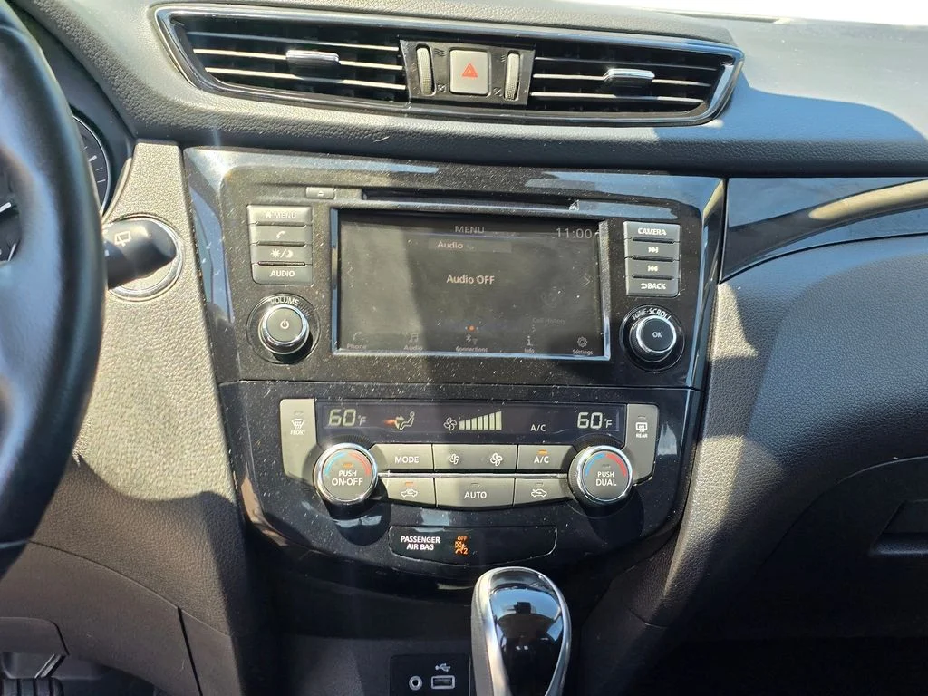 Used 2022 Silver Nissan SV image 15