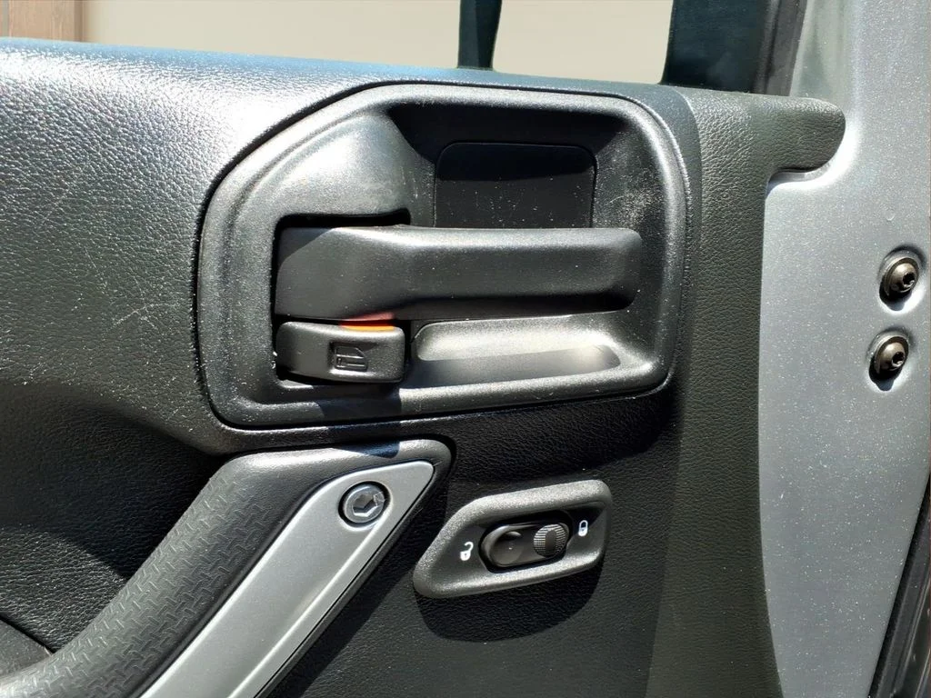 Used 2017 Silver Jeep Unlimited Sahara image 20