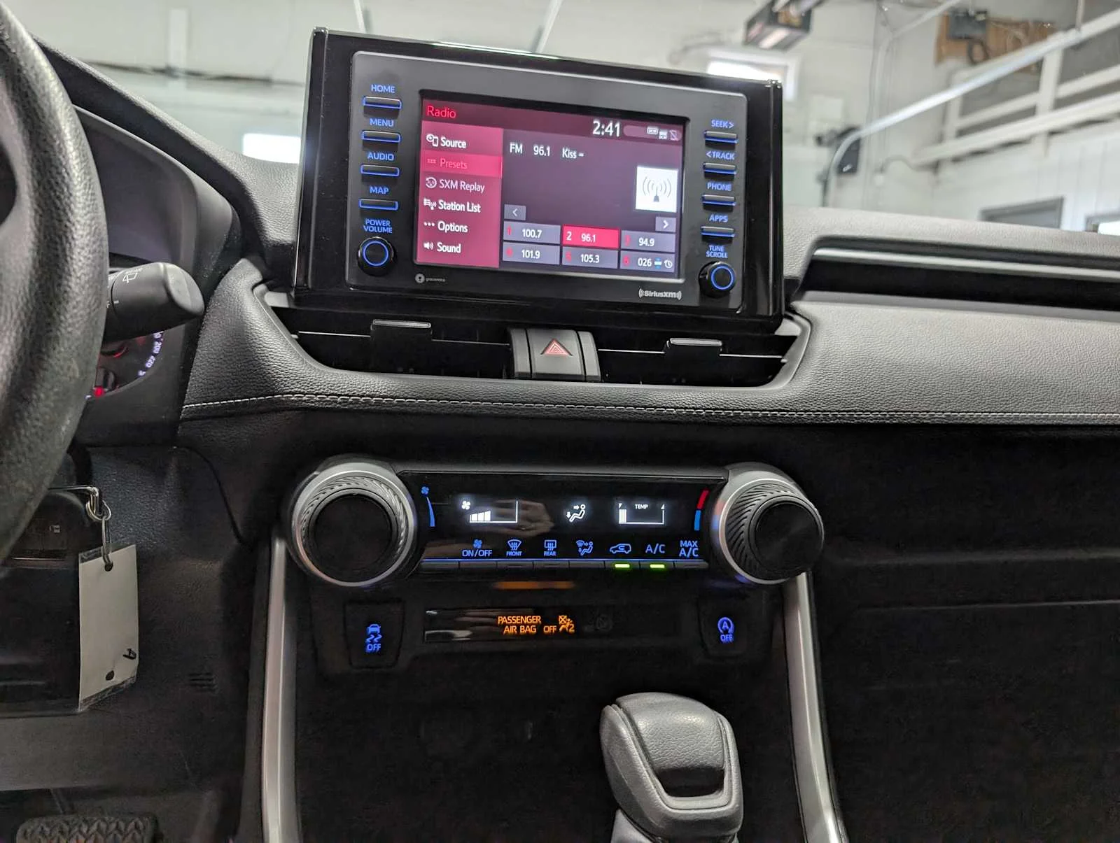 Used 2022 White Toyota LE image 30