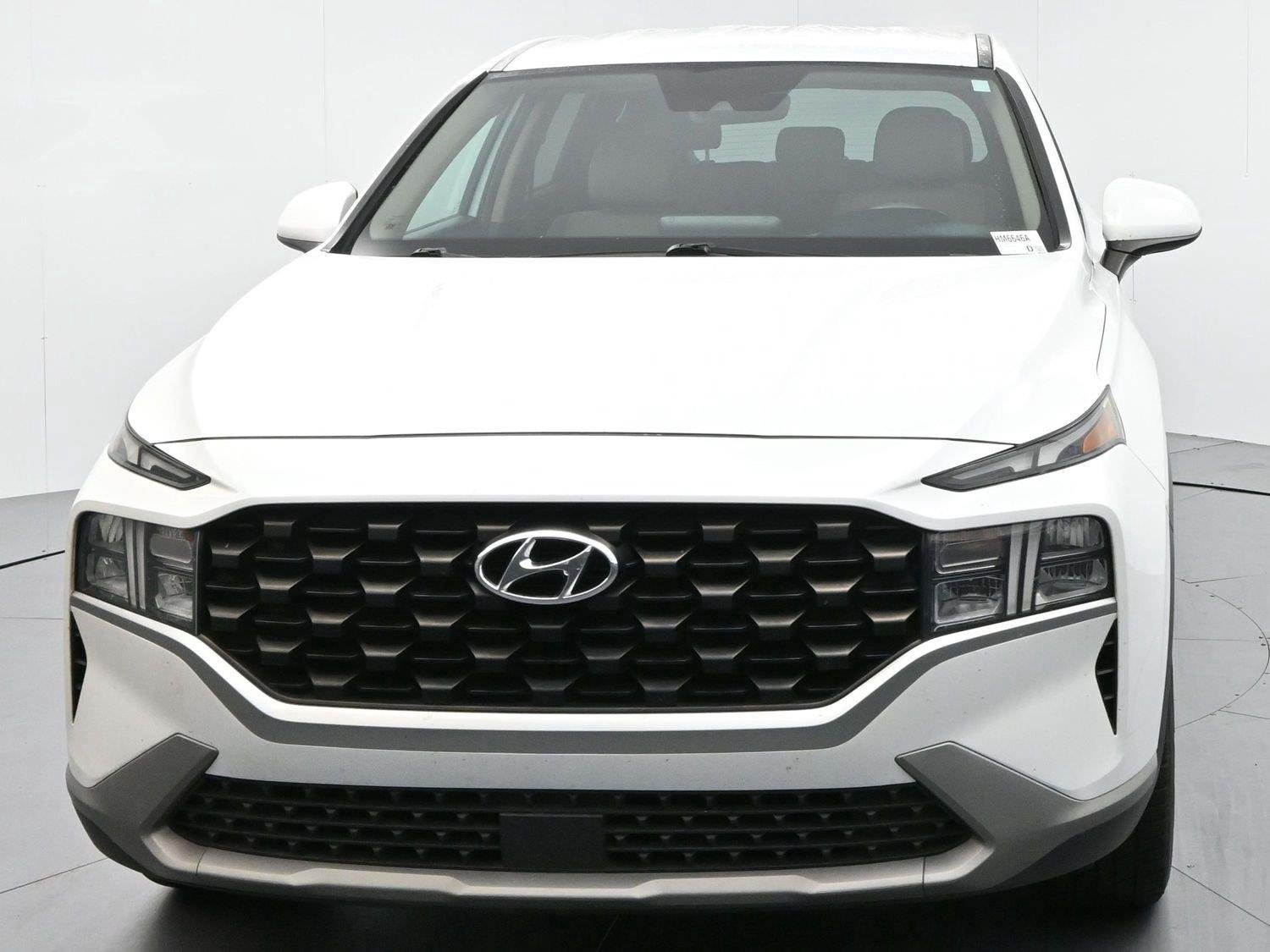Used 2022 Quartz White Hyundai SE image 2