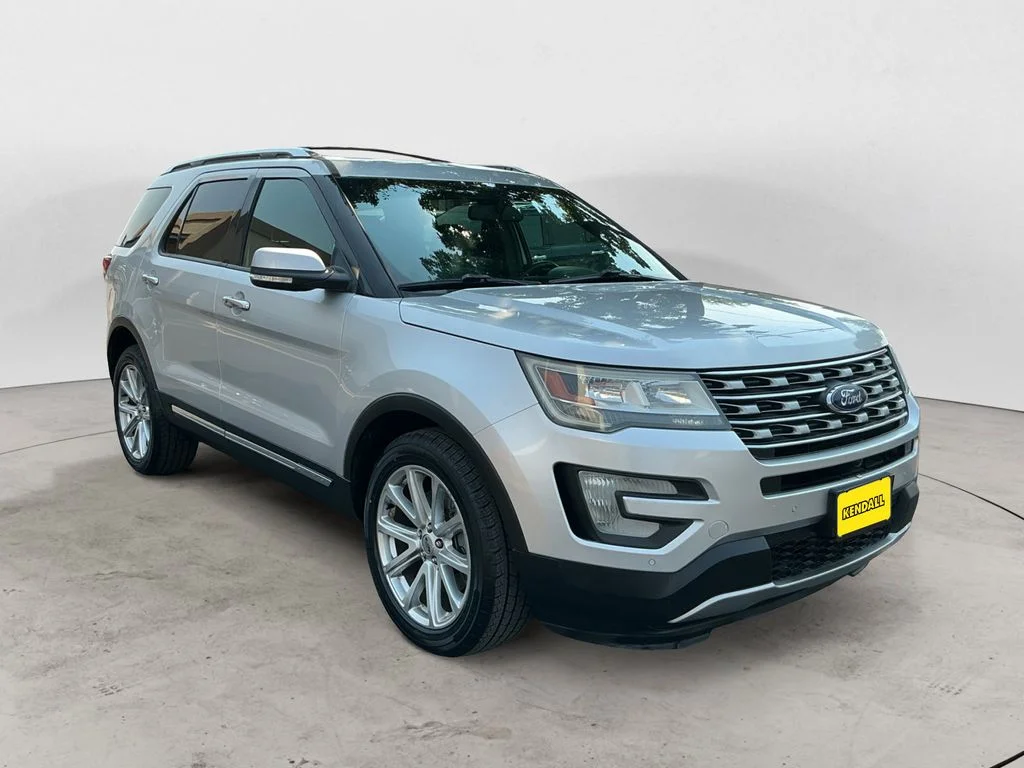Used 2016 Silver Ford Limited image 3