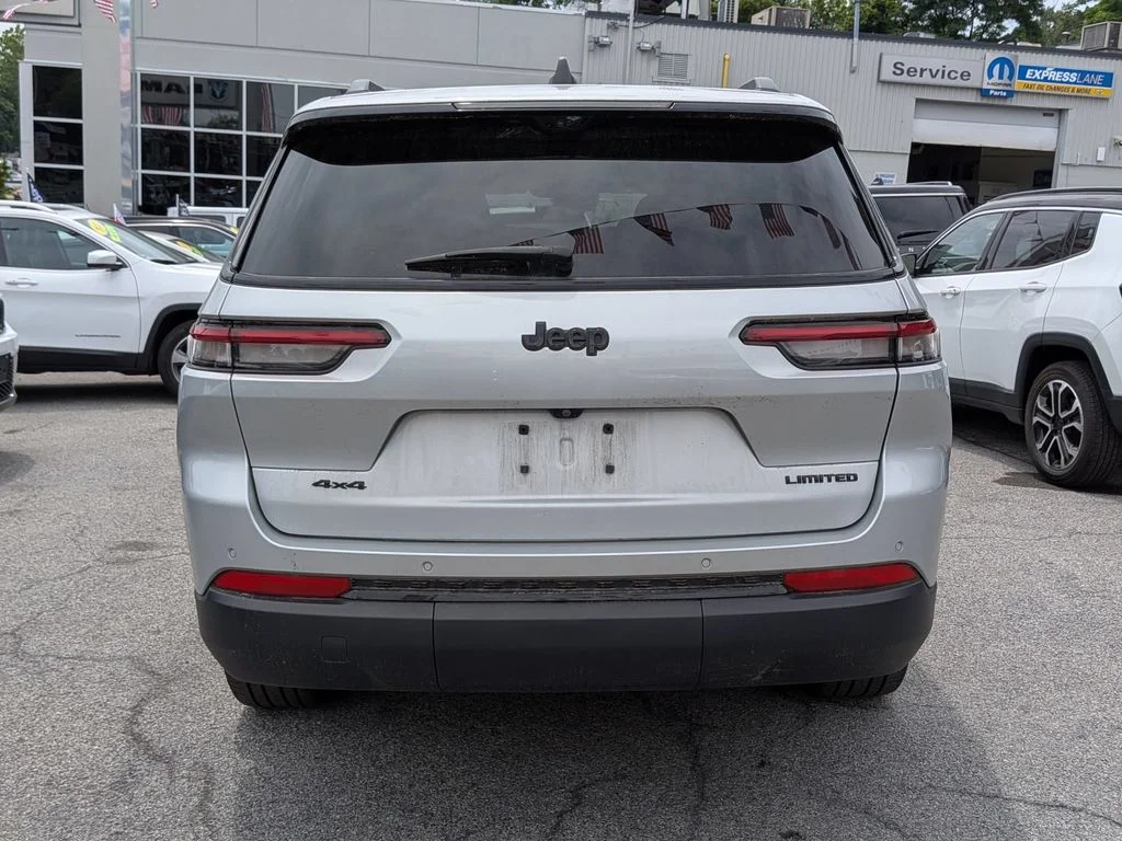 Used 2023 Silver Jeep Limited image 7