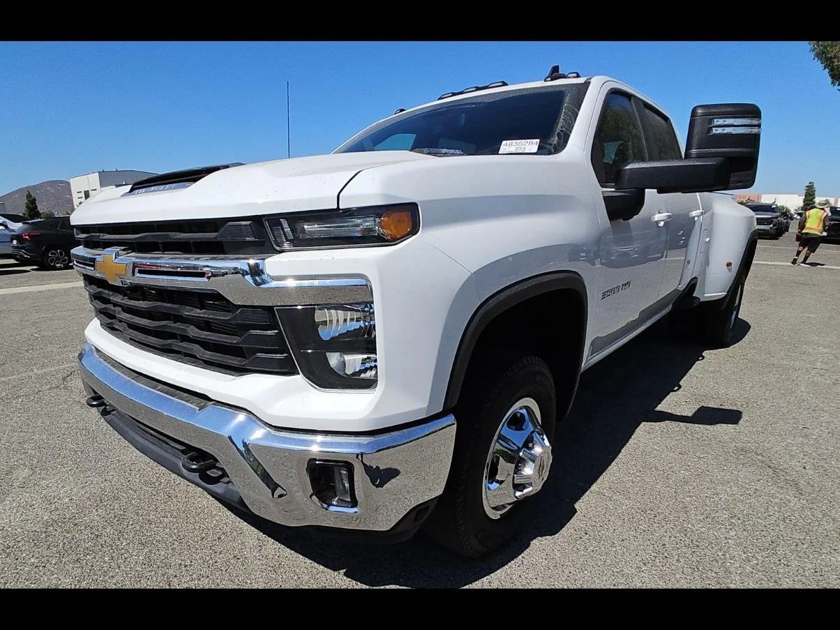 Used 2024 Summit White Chevrolet LT DRW image 1