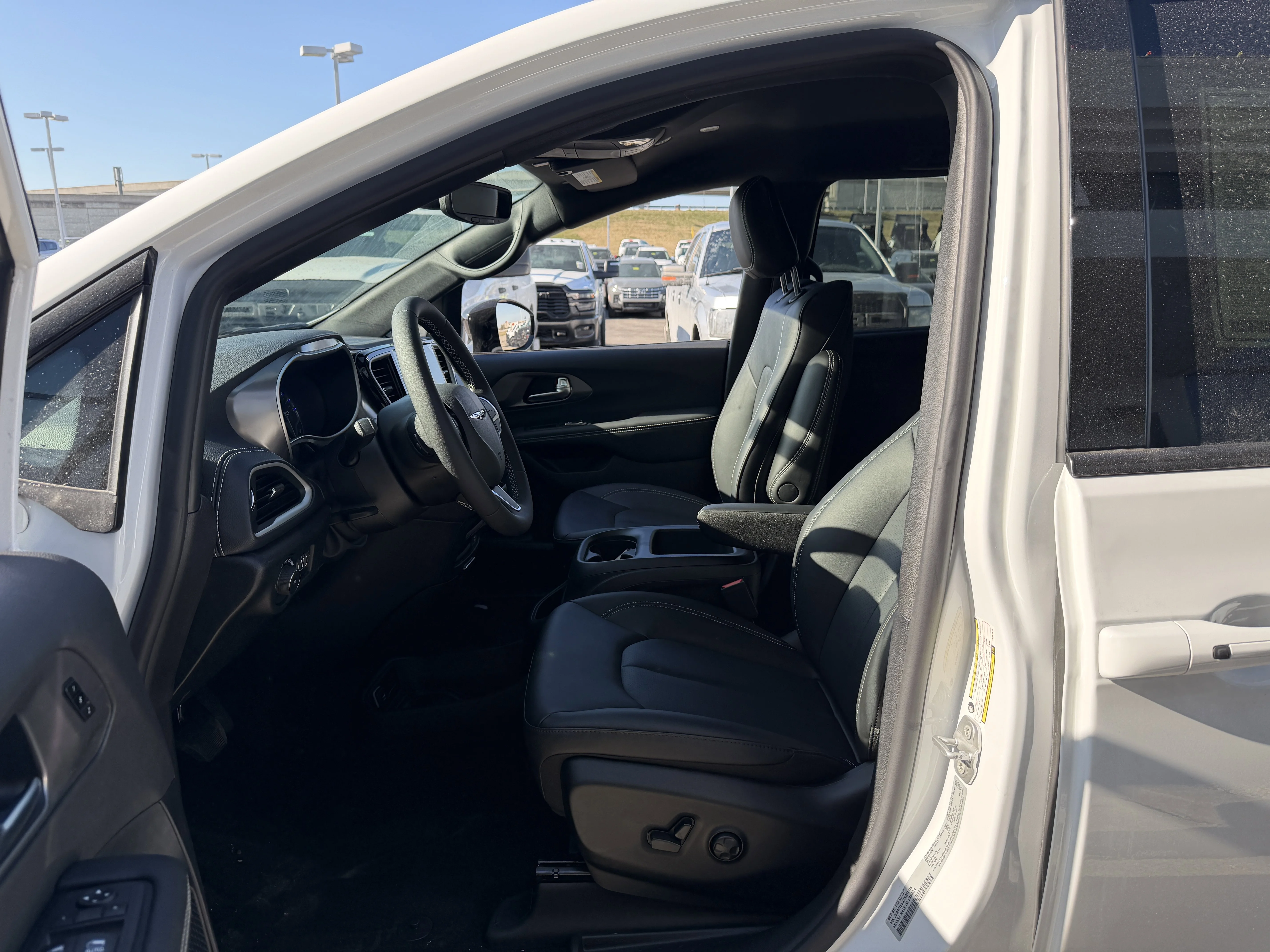 2026 Chrysler Pacifica Select - Photo 35