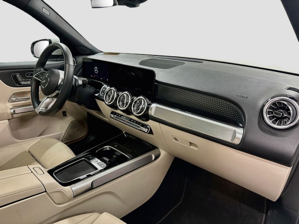 Used 2026 White Mercedes-Benz GLB 250 image 30
