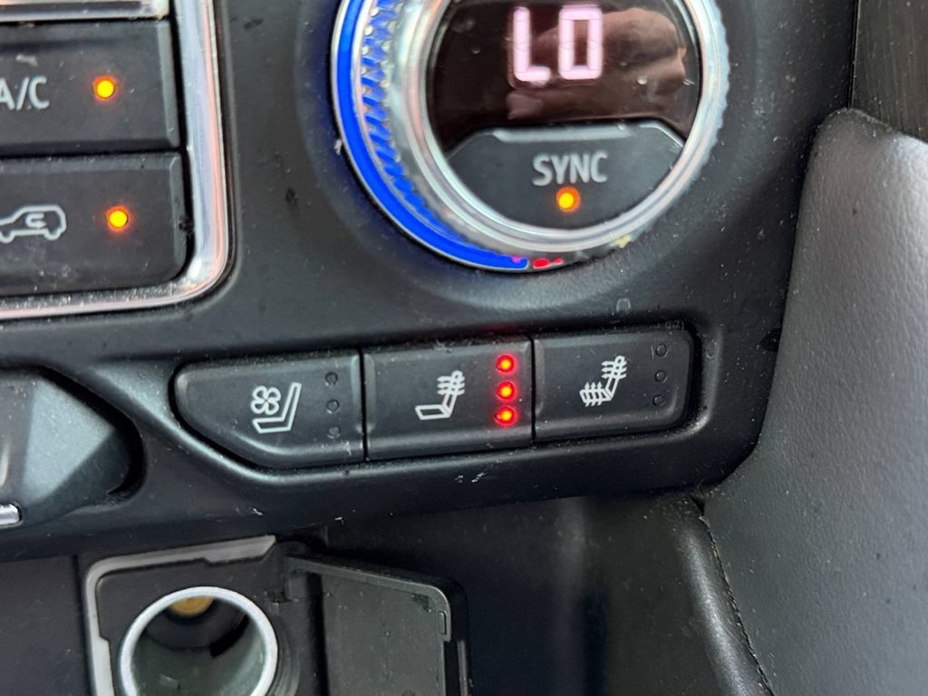 Used 2021 SUMMIT WHITE GMC AT4 image 17
