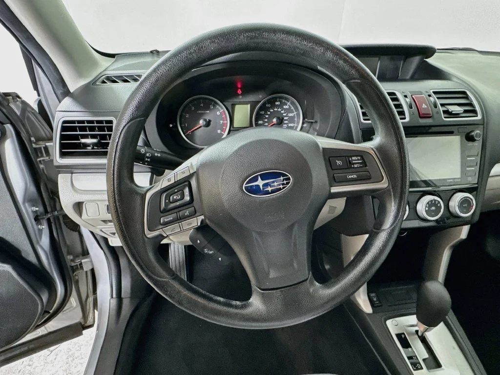 Used 2016 Silver Subaru 2.5i Premium image 11