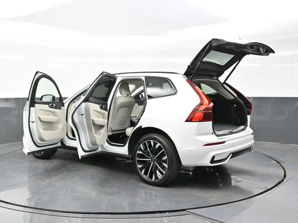 New 2026 Crystal White Volvo T8 Ultra image 43