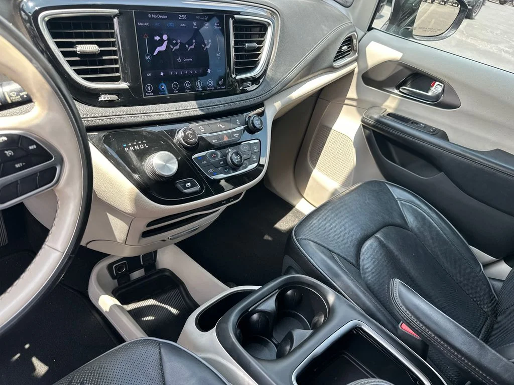 Used 2019 Black Chrysler Limited image 30