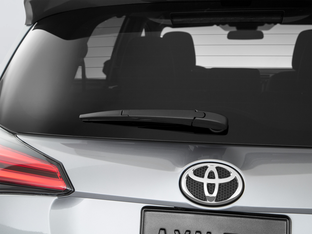 Used 2018 Silver Toyota LE image 56