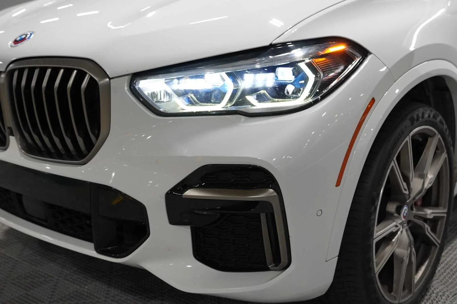 Certified Used 2023 Alpine White BMW M50i image 7