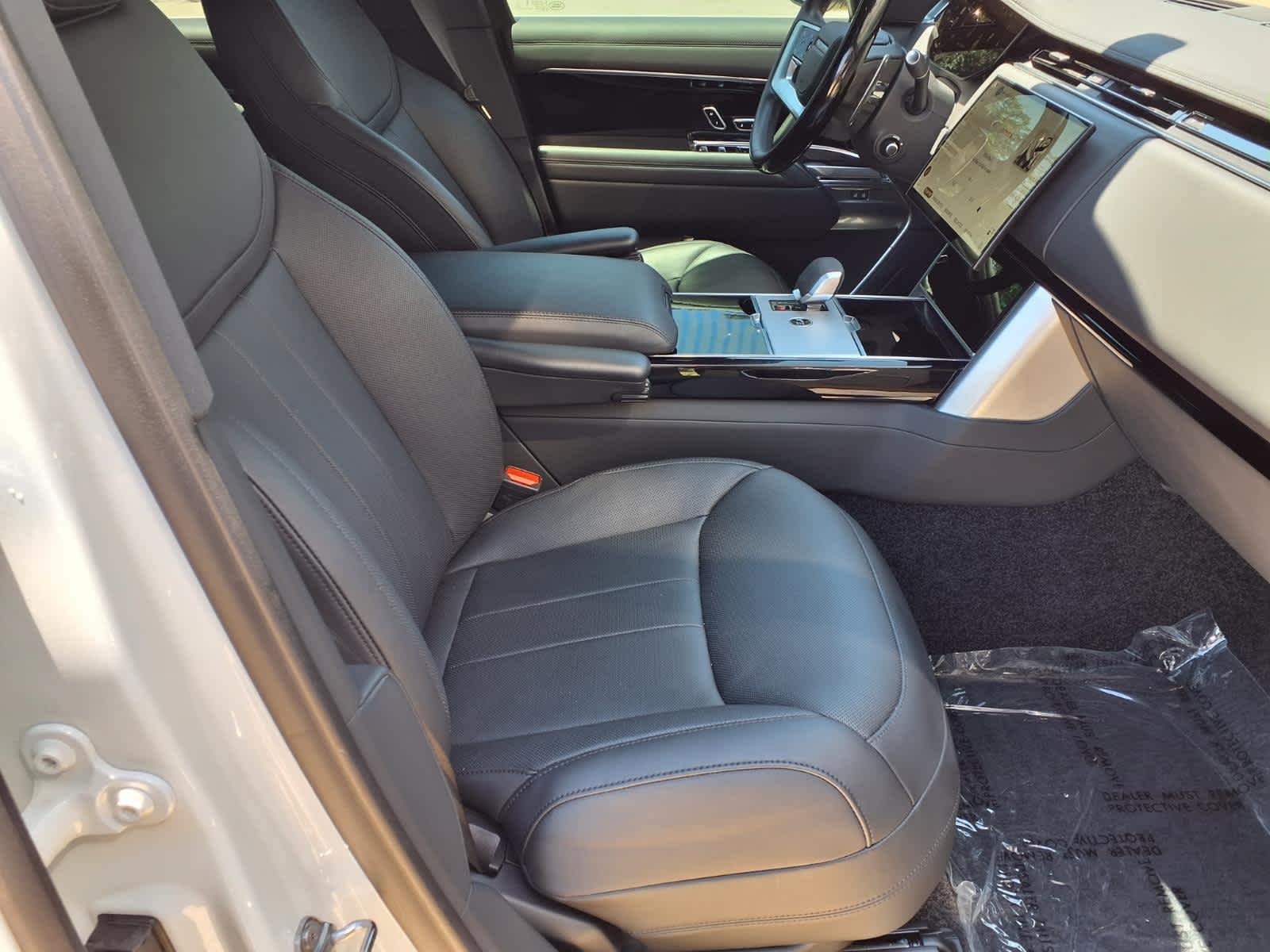 2025 Land Rover Range Rover SE - Photo 11