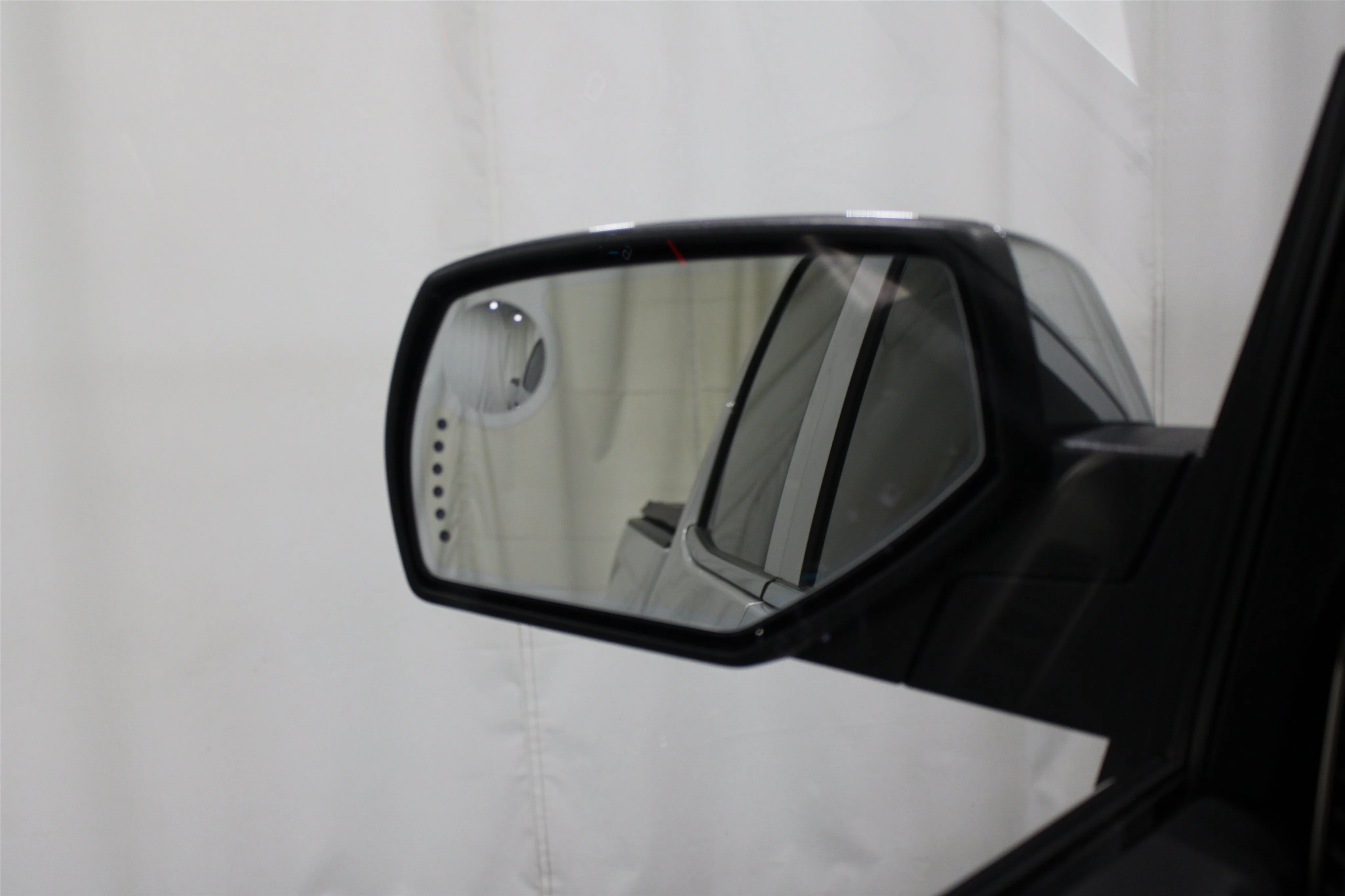 Used 2018 Quicksilver Metallic GMC Denali image 10