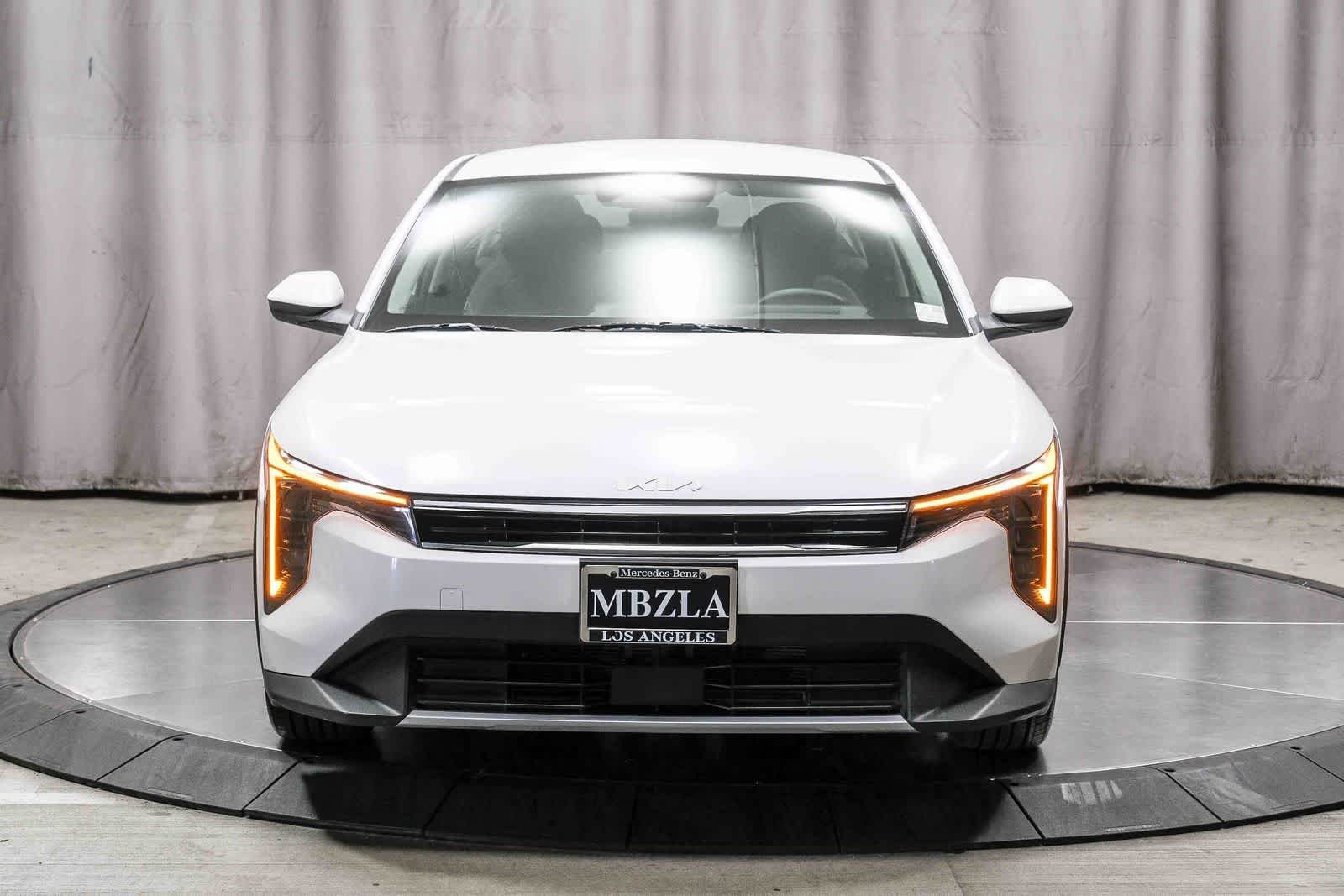 Used 2025 Snow White Pearl Kia EX image 6