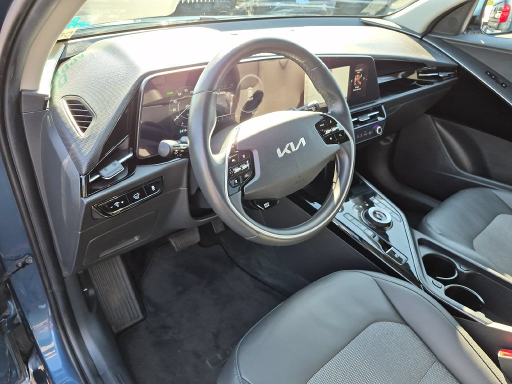Used 2023 Blue Kia Wind image 13