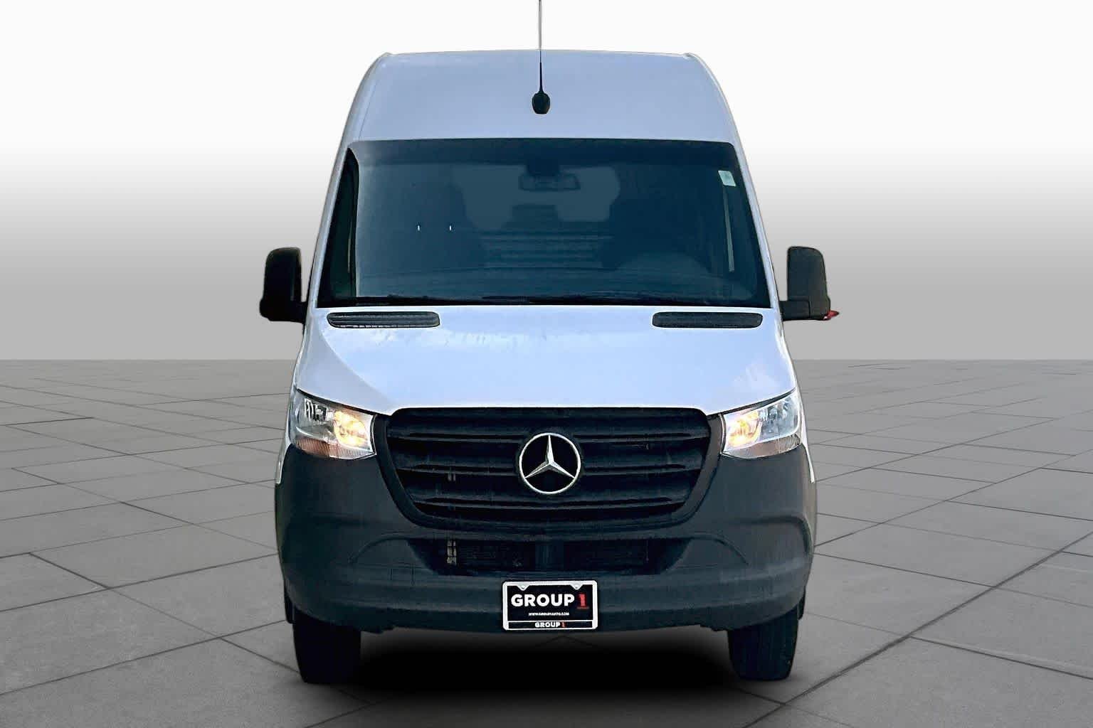 Used 2024 Arctic White Mercedes-Benz  image 4