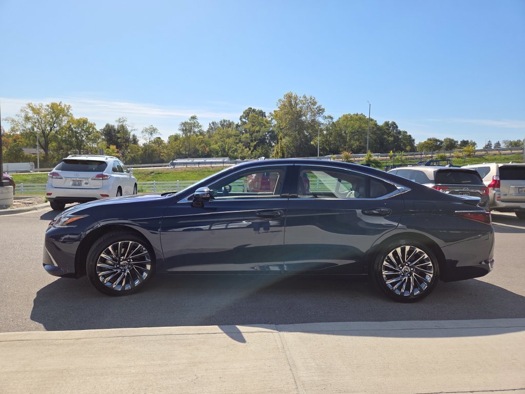 Certified Used 2025 NIGHTFALL MICA Lexus 300h Ultra Luxury image 25