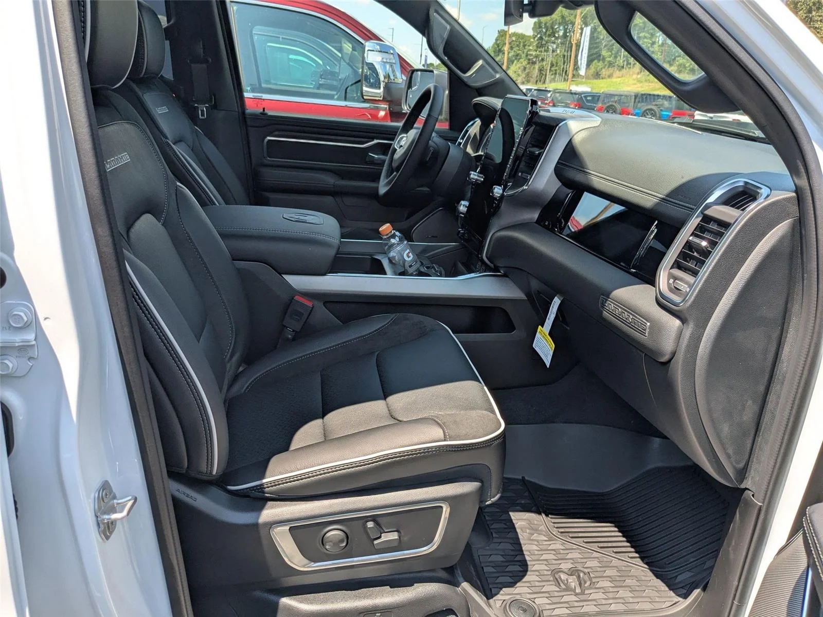 2026 RAM 1500 Laramie - Photo 20