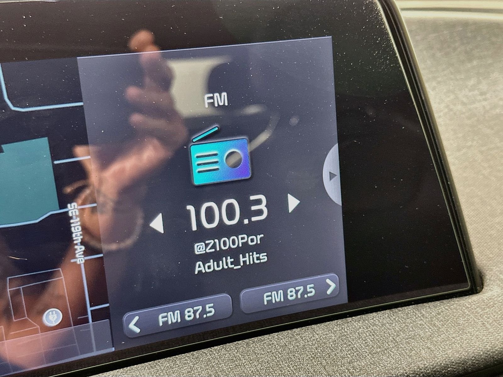Used 2022 Steel Gray Kia Wind image 15
