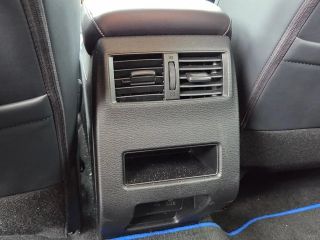 Used 2025 White Mitsubishi  image 14