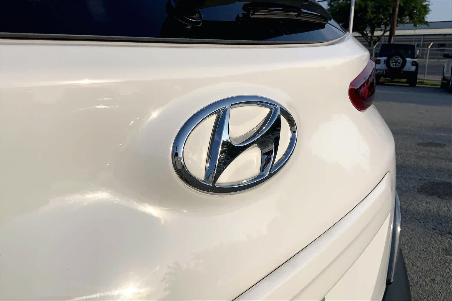Used 2022 Lunar White Hyundai SEL image 10