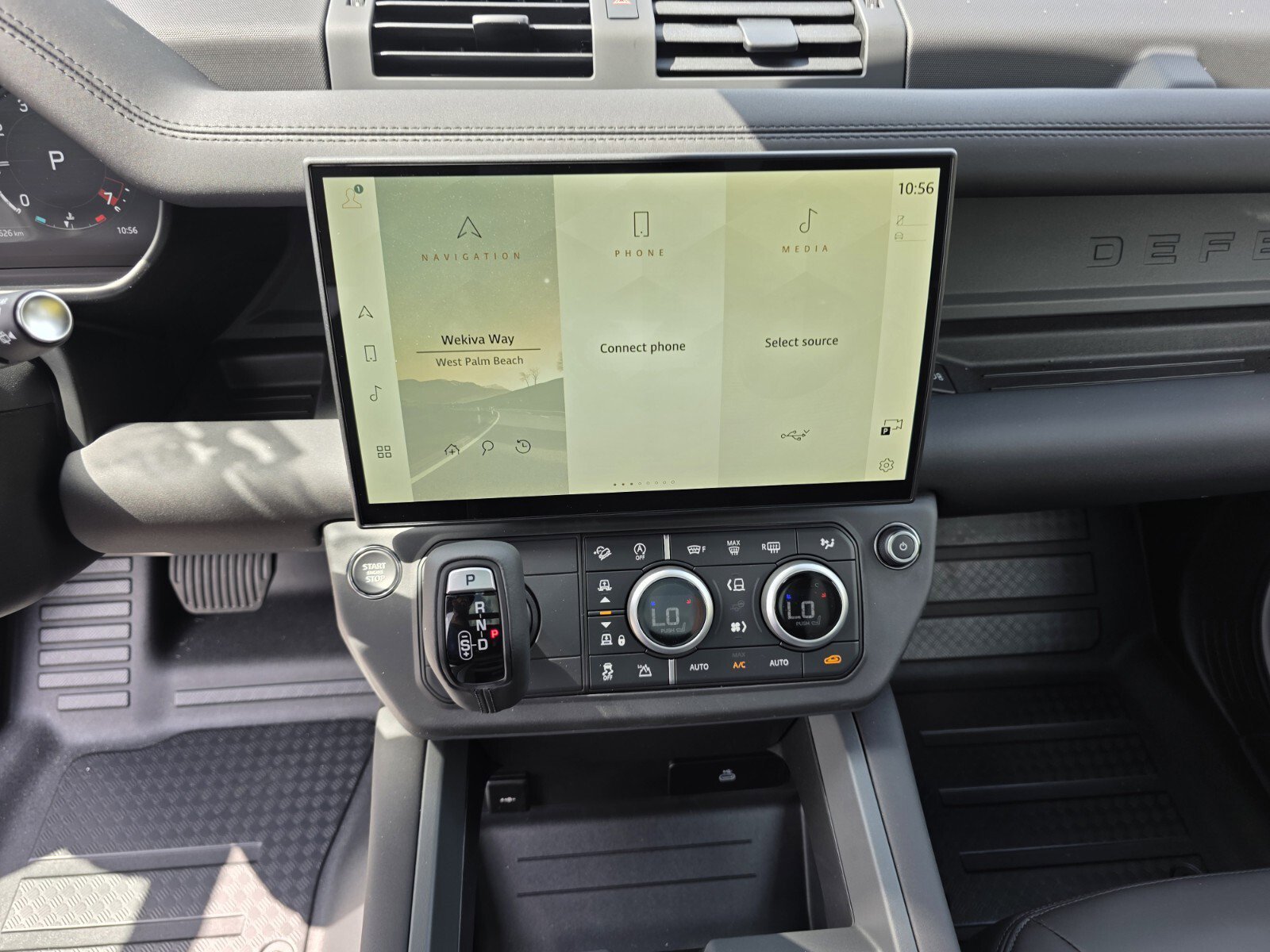New 2026 Fuji White Land Rover P400 X-Dynamic SE image 16