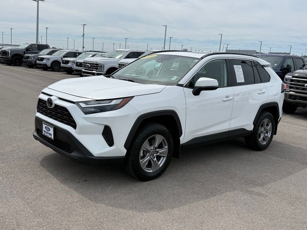 Used 2025 Ice Toyota XLE image 37