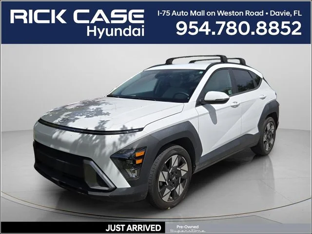 Used 2024 White Hyundai SEL image 1