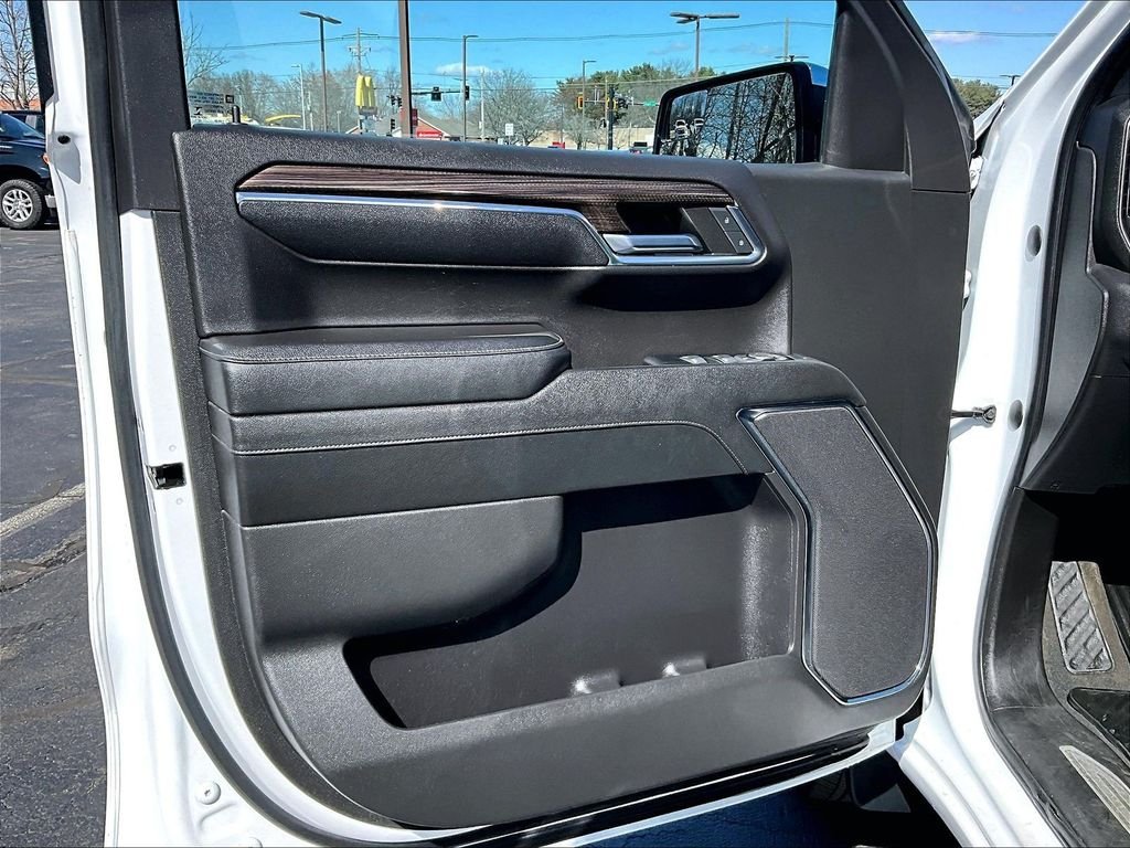 Used 2023 White Chevrolet LT image 9