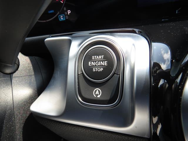 Used 2026 Mountain Grey Metallic Mercedes-Benz GLB 250 image 17