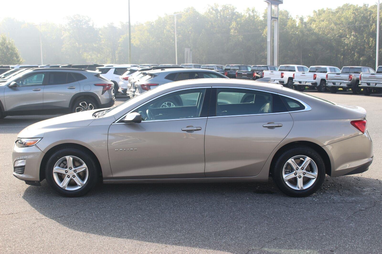 Used 2024 Mineral Gray Metallic Chevrolet 1LT image 4