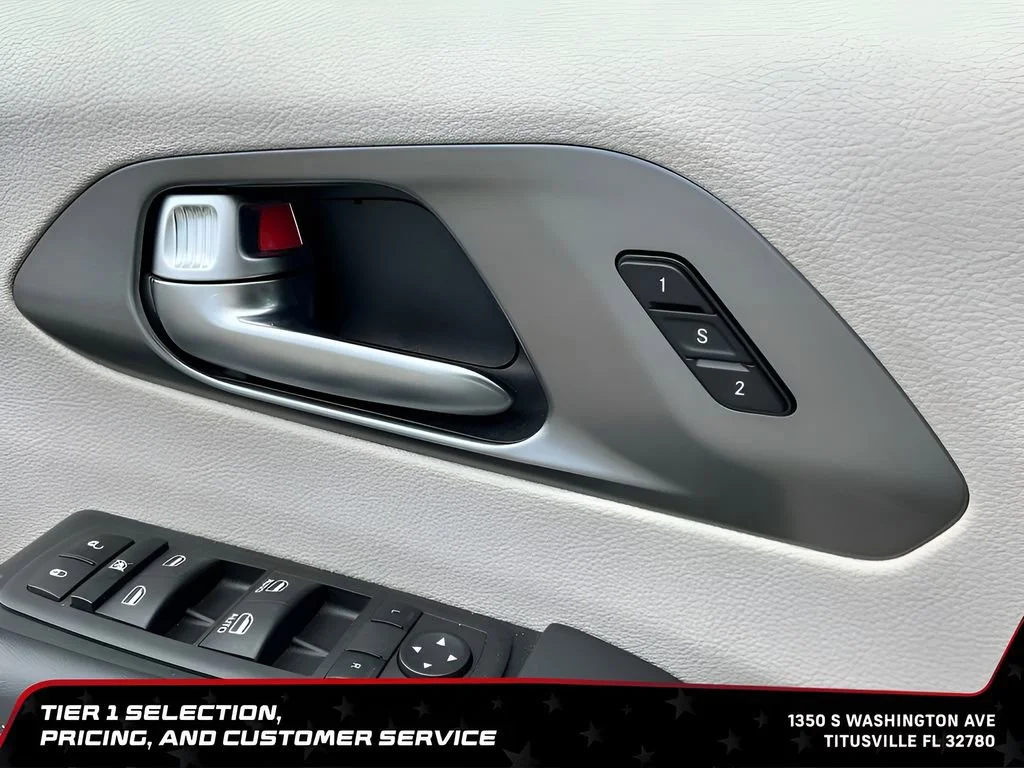 Used 2023 White Chrysler Touring L image 18