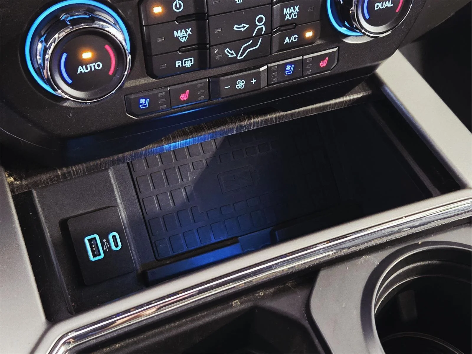 Used 2020 Agate Black Ford Lariat image 29