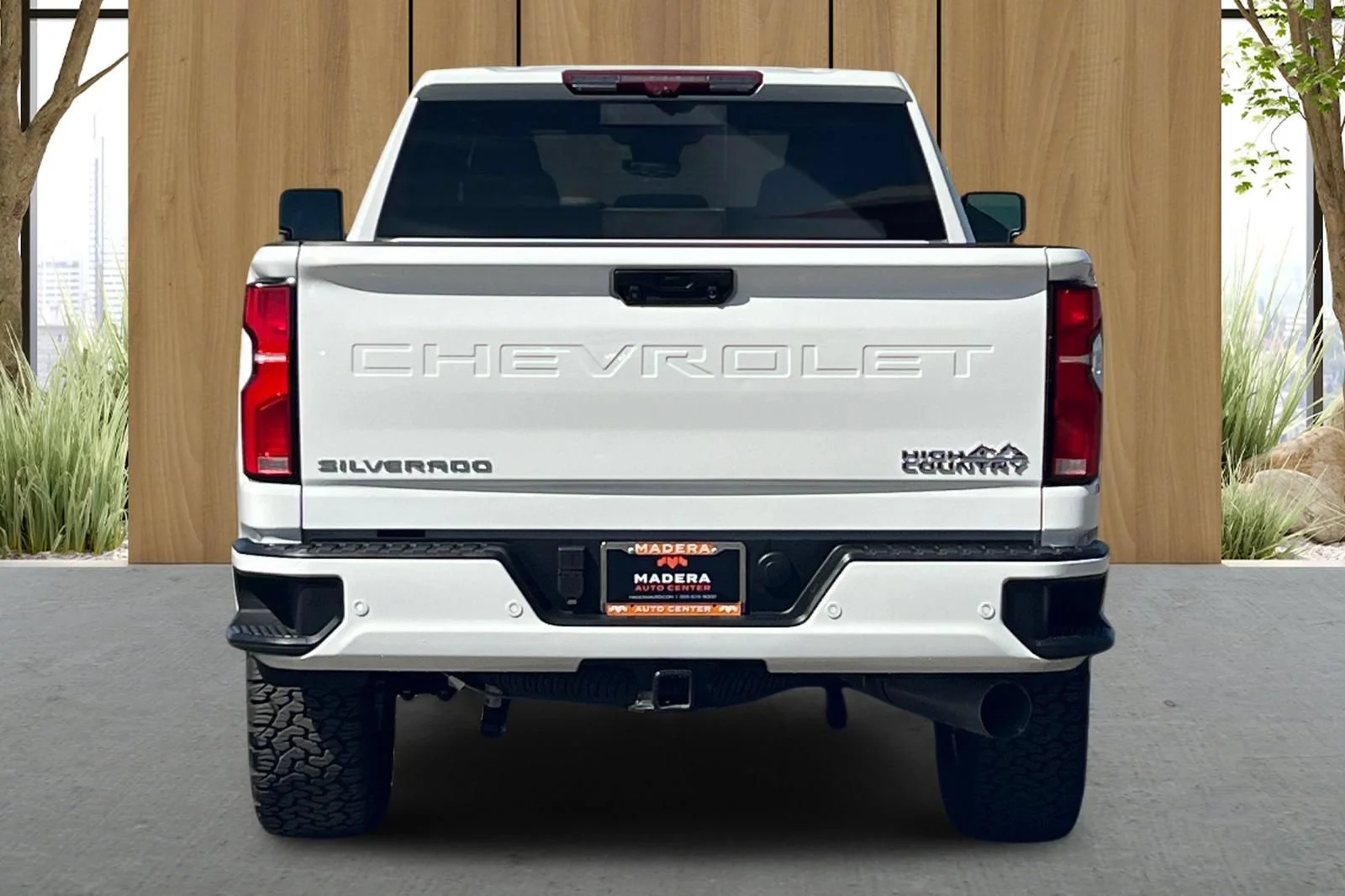 Used 2025 Summit White Chevrolet High Country image 5