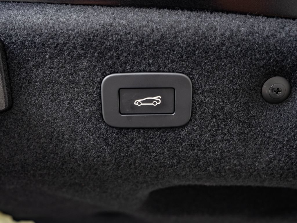2024 Jaguar XF R-Dynamic SE - Photo 20