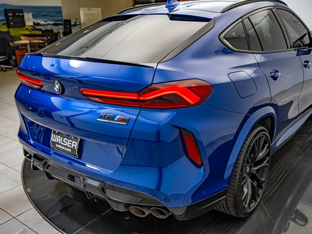 Used 2020 Marina Bay Blue Metallic BMW Competition image 18