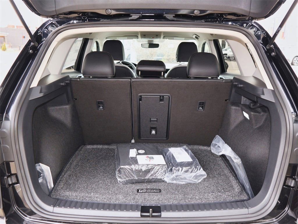 New 2026 Black Volkswagen 1.5T SE image 9