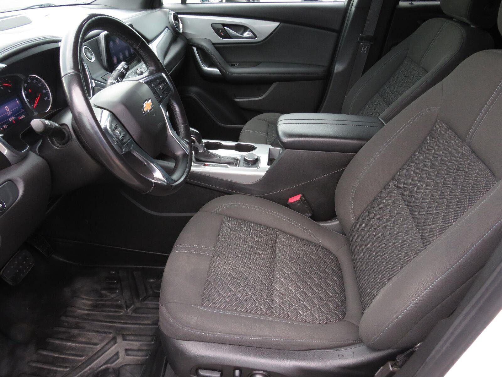Used 2019 Summit White Chevrolet  image 14