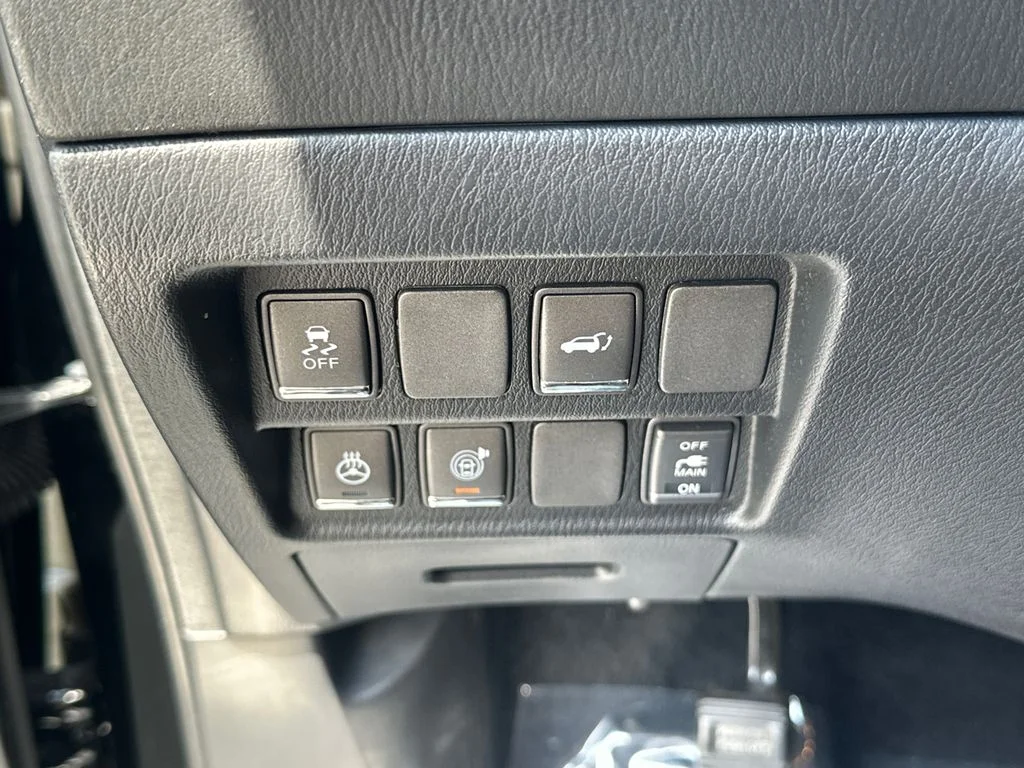 Used 2020 Black INFINITI LUXE image 31