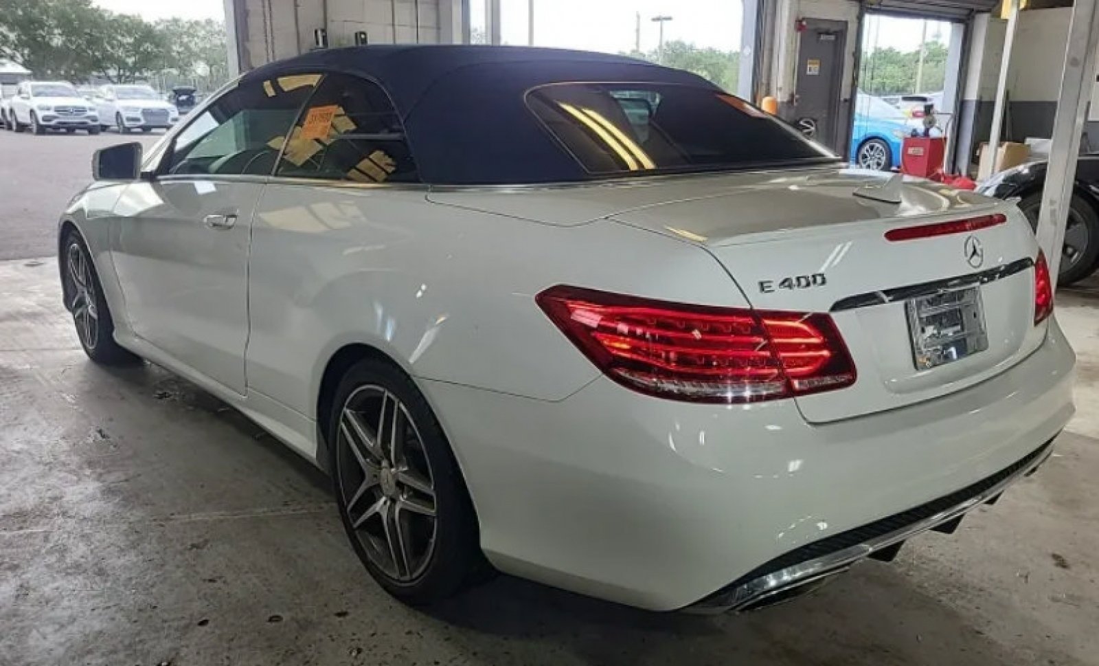 Used 2016 designo Cashmere White Mercedes-Benz E 400 image 2