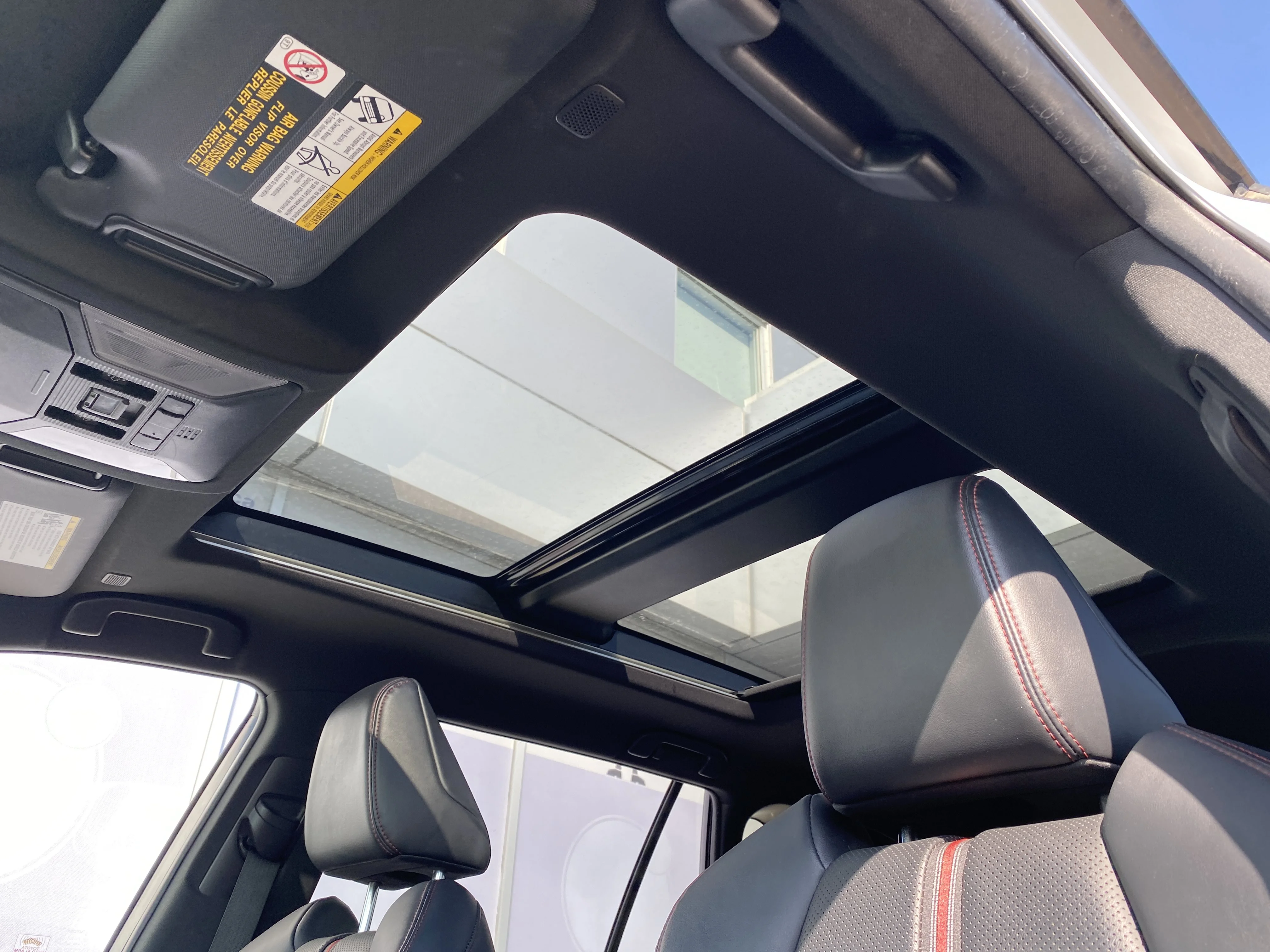 Used 2024 White Toyota SE AWD * HYBRID * LEATHER * SUNROOF * image 19