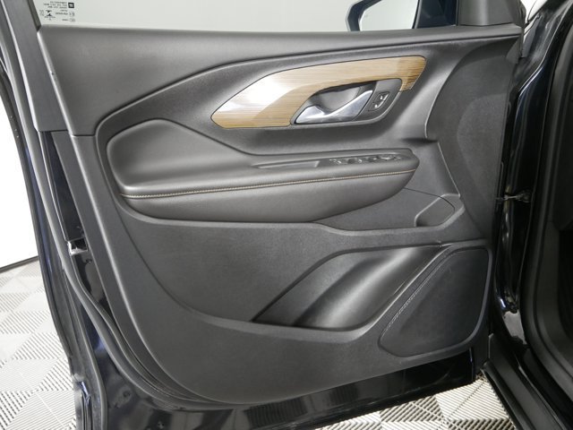 Used 2021 Ebony Twilight Metallic GMC SLE image 8