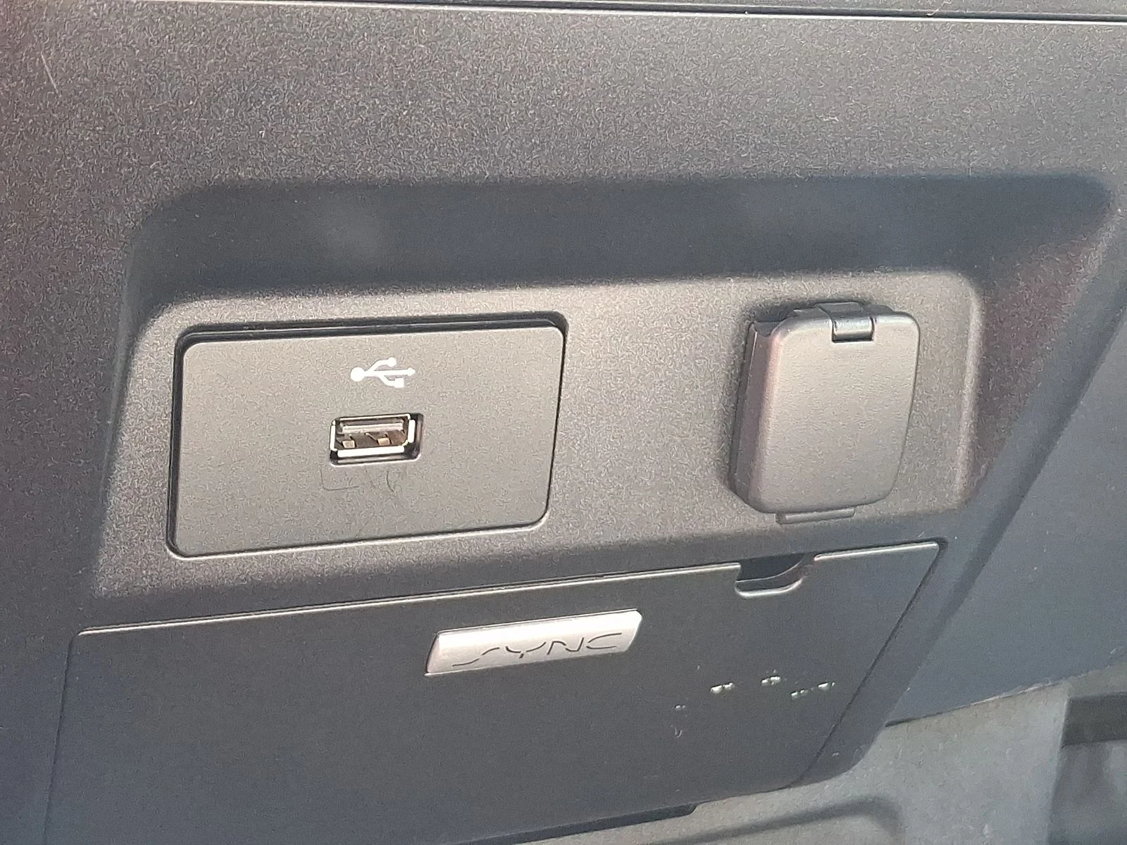 Used 2018 Silver Ford XLT image 25