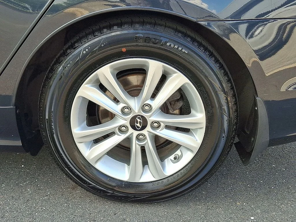 Used 2013 Blue Hyundai GLS image 26